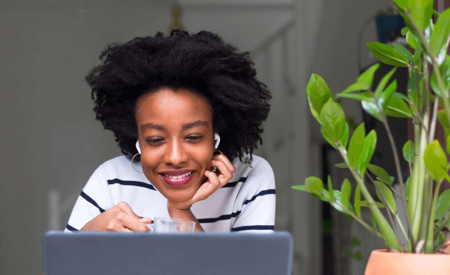 Job ad market overview header image - a woman looking at a computer